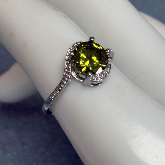 RARE NATURAL Green Tsavorite Crystal Stamped 925 Sterling Silver Ring - Picture 5 of 16